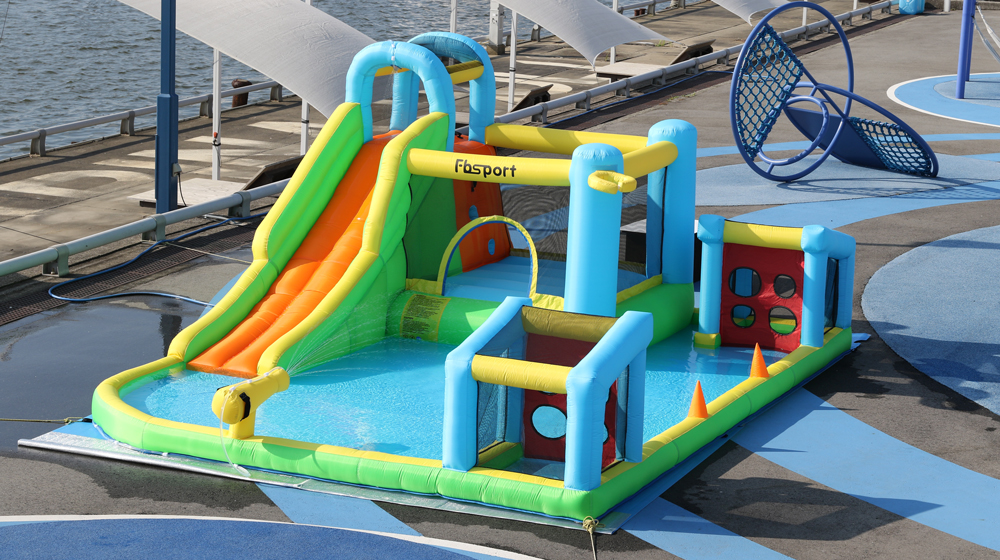『PARK HULL』夏期限定ビニールプール